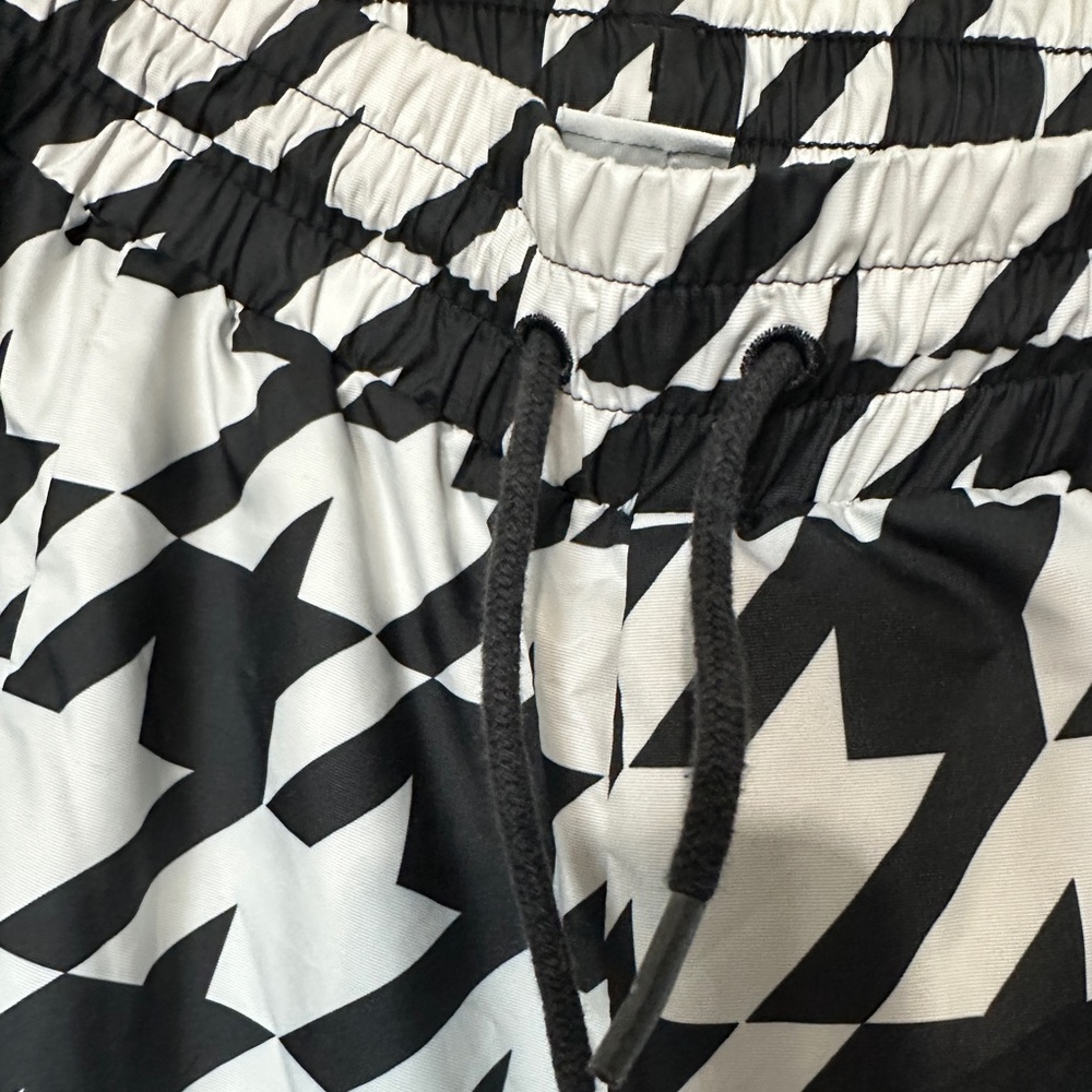 NEW PUMA Stylish Black and White Houndstooth Athletic Windbreaker Joggers - Picture 14 of 16